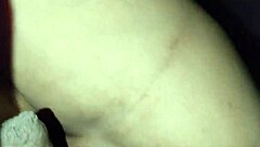 Lille euro-tøs onanerer til behåret fisse-orgasme closeup