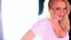 Blonde babe's banana split cream introduction in casting