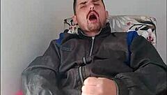 hey saymon, show off pounding that hot strip