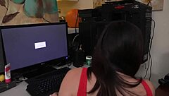 i can't resist... my hairy bush craves deep fingering right now