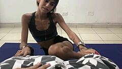 mi hermanastra esta haciendo ejercicios y le ayudo con cardio follamos duro