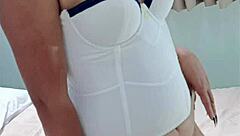 25yo big ass stepmom with thick lips feels playful