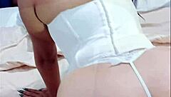 25yo big ass stepmom with thick lips feels playful