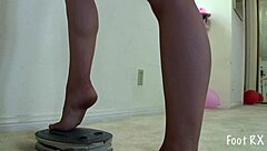 barefoot toes get pumped in foot fetish action