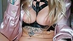 wanna see my full footjob vid no blur teasing those soles hard?