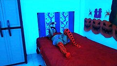 una historia de terror halloween: latina chupa polla grande y folla en bedroom