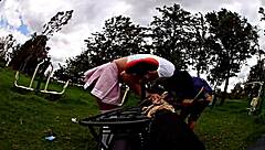 paseo en bici con biker ladyboy, viejito quiere coger su tight ass cumshot