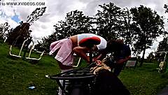 paseo en bici con biker ladyboy, viejito quiere coger su tight ass cumshot