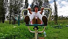 paseo en bici con biker ladyboy, viejito quiere coger su tight ass cumshot