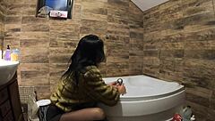 omg milfycalla in fur coat n pantyhose peein in the tub... dirty talk n pee play got me soakin wet preview!! 🚿🩲💦