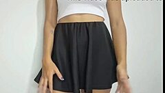 Sexy big ass chick fingers her pussy and cums hard on cam!