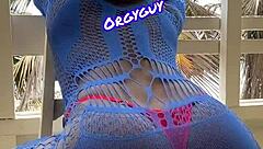 Pussy flashing overwhelms me at beach resort outdoors