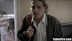 Pasărea vitregă imploră să scoată morcovul băgat adânc în cur