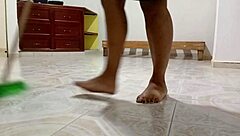 Vecina gordita, quieres ver su limpieza en el nuevo depa?