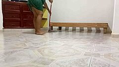 Vecina gordita, quieres ver su limpieza en el nuevo depa?