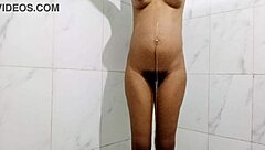 amazing pissing bath... who can fuck me while i bath??