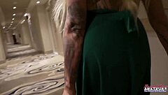 skinny milf cindy crawford fingers dripping pussy deepthroating cock like a pro