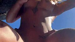 SURFISTA CASADA TRANSANDO NA PRAIA