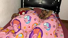 hijastro shares bed with big ass sexy milf madrastra mia