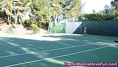 Jeunes lesbiennes doigtent chattes bouffent minous orgie party folle