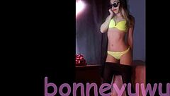 Bonneyuwu dances sexy in panties and pantyhose