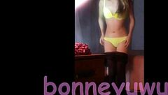 Bonneyuwu dances sexy in panties and pantyhose