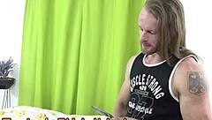 coroa peituda mama e fode o pau do melhor amigo do filho com tesão