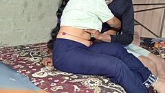 Prietenă desi geme în hindi cum îi degetez pizda udă în romantism sătesc 😍💦