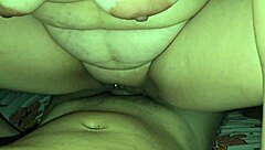 eu fodo minha vizinha do 404 sem camisinha enquanto o marido trabalha? quer ver o creampie?