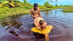 casal aventureiro caught flashing big asses bareback outdoors 😈🍑🌳