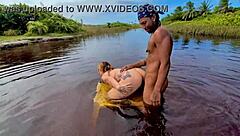 casal aventureiro caught flashing big asses bareback outdoors 😈🍑🌳