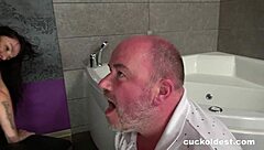 my husband slurps cum from my mature pussy after bisexual 3some