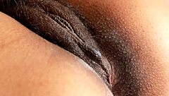 hey watch me make my hairy pussy so wet 💦😩