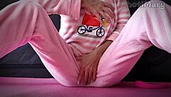 omg this petite asian teen squirts huge from closeup pussy masturbation