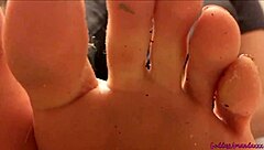 Goddess Amanda's barefoot foot fetish guidance