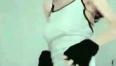 koreana novinha teases her wet pussy solo slowly