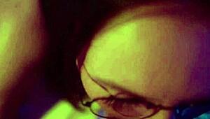 Mand, pervers fyr pisser og knuser røv på sin tøs!