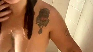 i flash my body in the bath as an exhibitionist