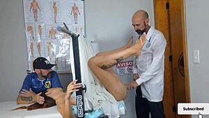 หมอสูติฯ แอบเย็ดเมียตอนผัวไม่รู้ตัว! 😱