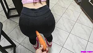 Sıcak Baldız, Vahşi Anal Tahrikte Büyük Aleti Arzuluyor