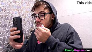 Rodinný orgazmus - šikanujúci súrodenci začali problémy s nerdovskými súrodencami v divokej orgii v uniformách