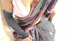 Tia fica excitada e faz sexo desi 😍