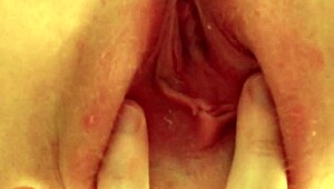 Saya suka facesitting adik tiri sampai dia squirt kuat