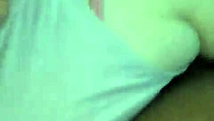 Mi compañero de piso da mamada increíble con su polla negra monstruosa otra vez