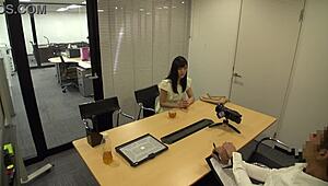 아휴, 이 귀여운 일본 틴 18+ 가짜 아이돌 오디션에서! 🥰