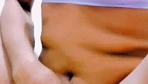 Crossdresser vadul pisil és maszturbál a nyilvános vécében