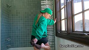 Tetas suculentas de futebol fodidas forte após treino suado