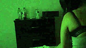 妻がストラポンで夫のお尻を支配、激しいセッション