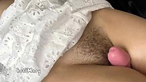 На венчању, ова милф маћеха добија масиван POV шприц на длакаву пицу.