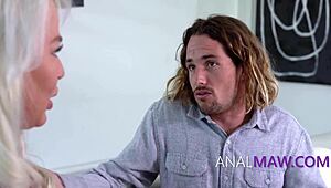 Je anál v poriadku pred Bohom, macocha? Povedz mi hneď.